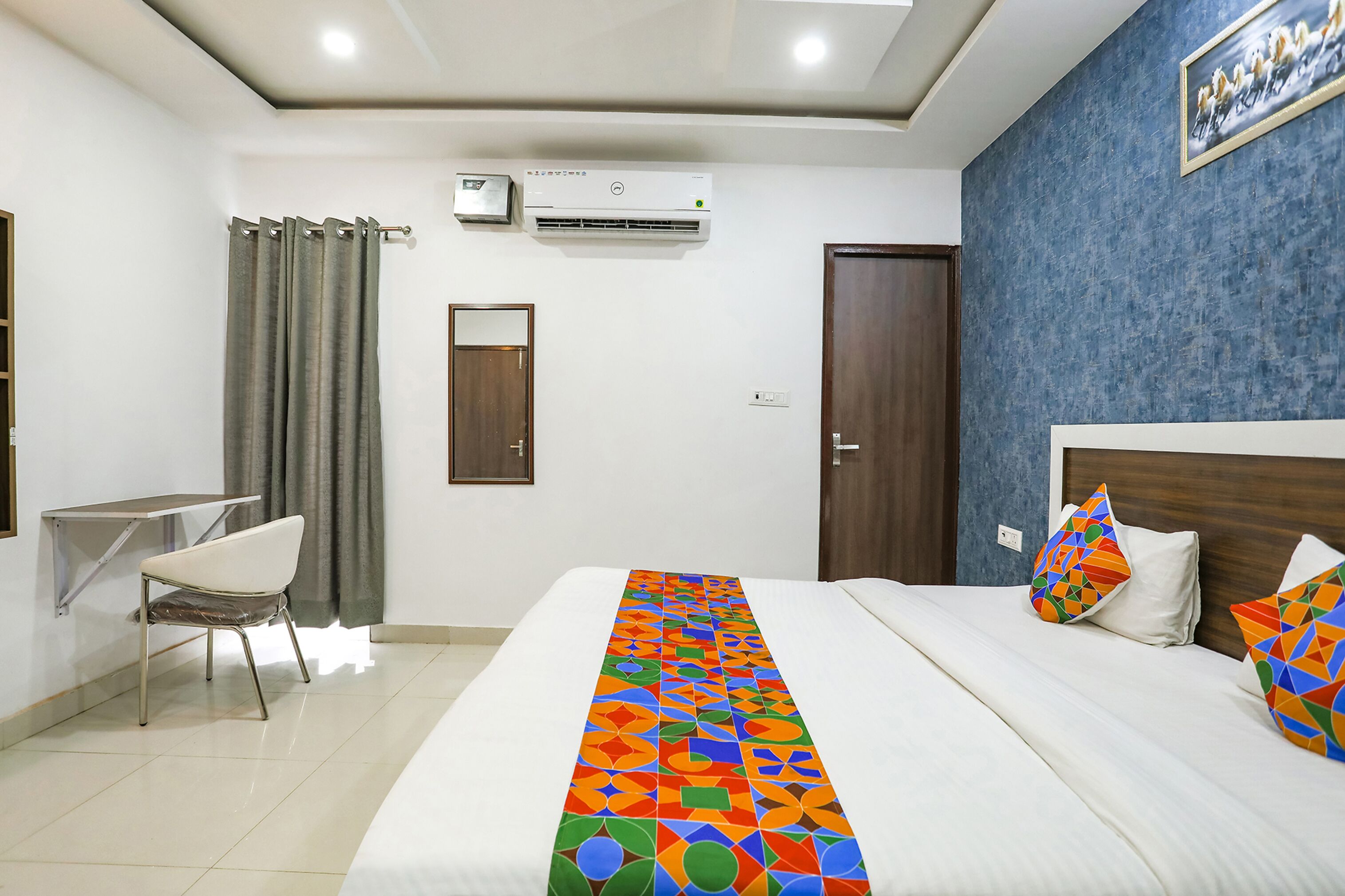 egyptian cotton sheets, premium bedding, in-room safe, free wifi