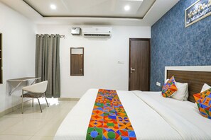 Egyptian cotton sheets, premium bedding, in-room safe, free WiFi