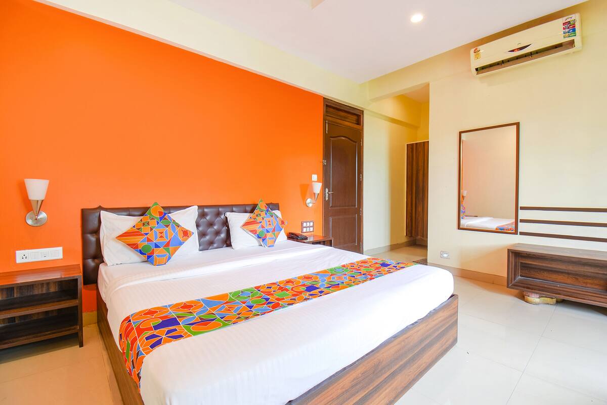 Deluxe Room | Egyptian cotton sheets, premium bedding, in-room safe, WiFi (free)