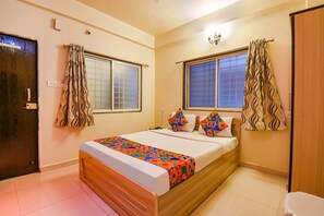 Deluxe Room | Egyptian cotton sheets, premium bedding, in-room safe, free WiFi - FabHotel 4 Star Executive (Pune)