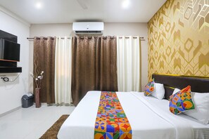 Egyptian cotton sheets, premium bedding, in-room safe, free WiFi