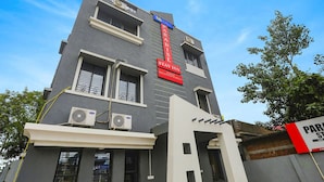 A multi-story hotel with a sign for 'Paradise Stay Inn' and 'Paradise Stay Inn' on the facade. - Fabhotel Paradise Stay Inn (Nagpur)