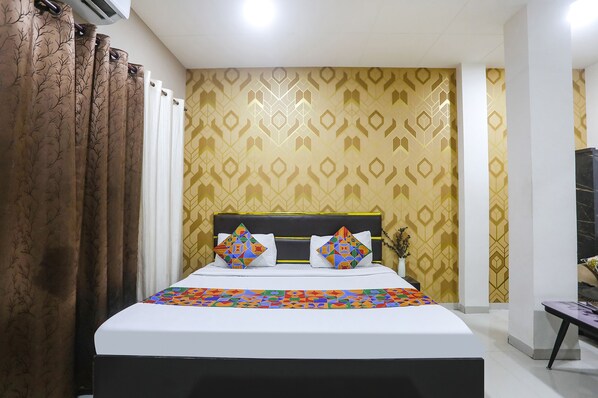 Egyptian cotton sheets, premium bedding, in-room safe, free WiFi