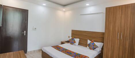 Premium Room, 1 Double Bed | Egyptian cotton sheets, premium bedding, in-room safe, free WiFi