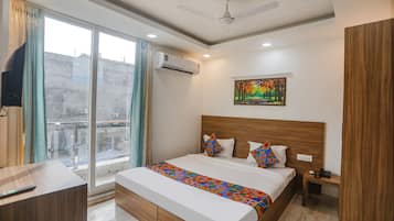 Egyptian cotton sheets, premium bedding, in-room safe, free WiFi