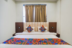 Egyptian cotton sheets, premium bedding, in-room safe, free WiFi - Fabhotel Dds (Lucknow)
