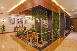 Lobby - FabHotel Prime The Bentree (Bhopal)