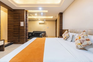 Egyptian cotton sheets, premium bedding, in-room safe, free WiFi - FabHotel Bentree (Bhopal)