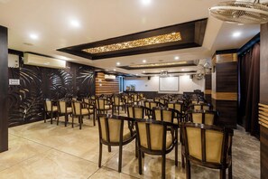 Banquet hall - FabHotel Prime The Bentree (Bhopal)