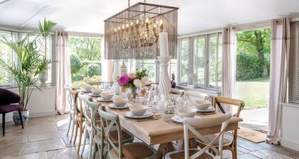 Beecham Farmhouse - sleeps 12 guests in 6 bedrooms