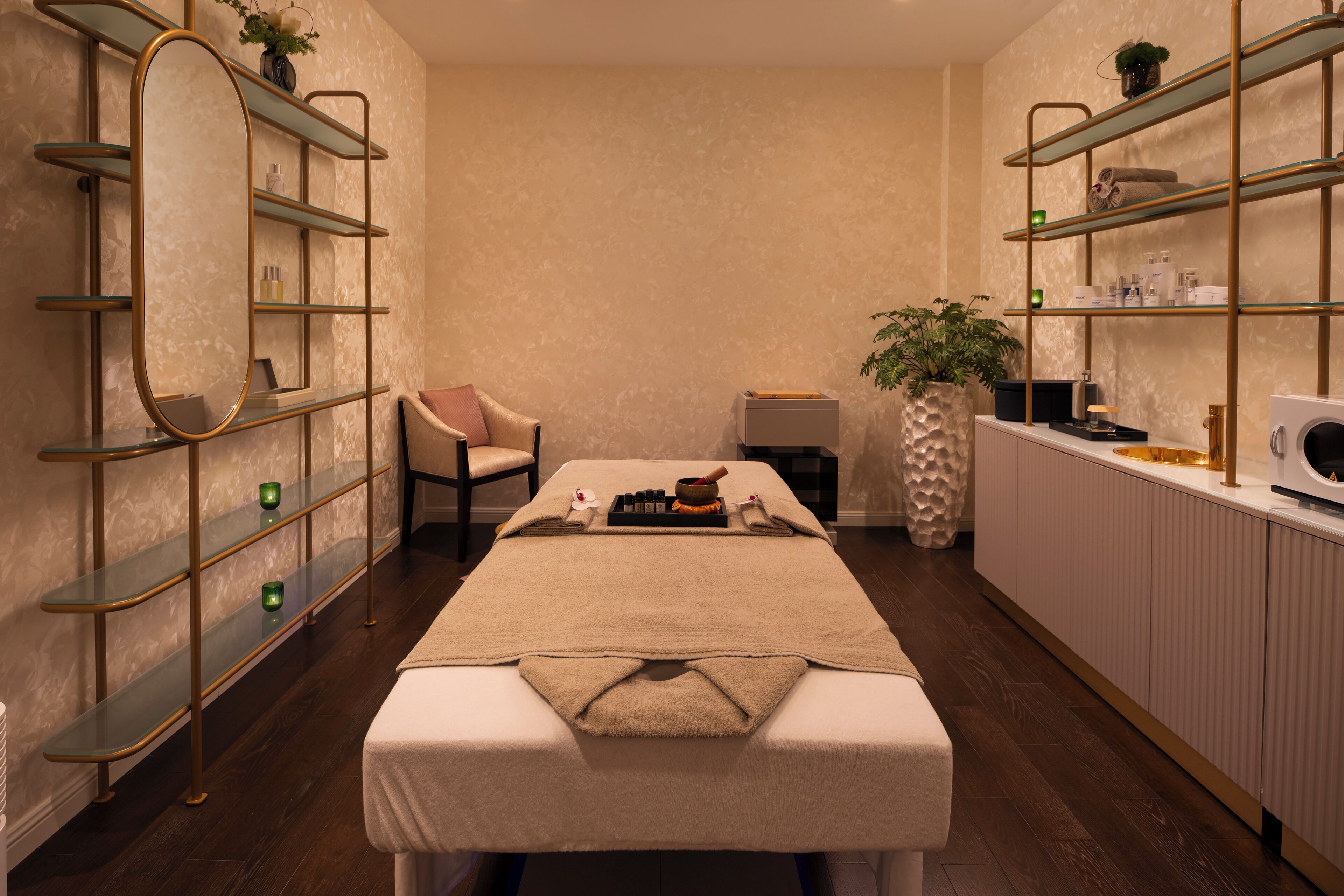 Salas de tratamiento para parejas, un sauna, baño turco