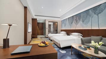 Executive-Zweibettzimmer | Hochwertige Bettwaren, Daunenbettdecken, Schreibtisch