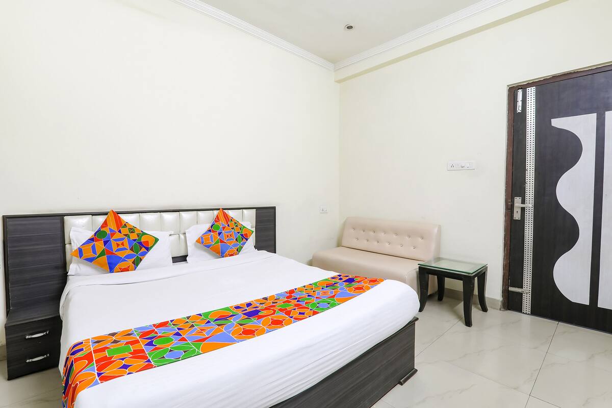 Egyptian cotton sheets, premium bedding, in-room safe, free WiFi