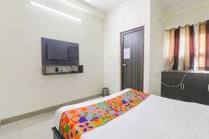 Egyptian cotton sheets, premium bedding, in-room safe, free WiFi - Via Sara Residency (Prayagraj)