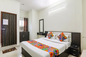 Egyptian cotton sheets, premium bedding, in-room safe, free WiFi