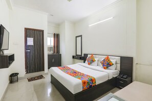 Egyptian cotton sheets, premium bedding, in-room safe, free WiFi