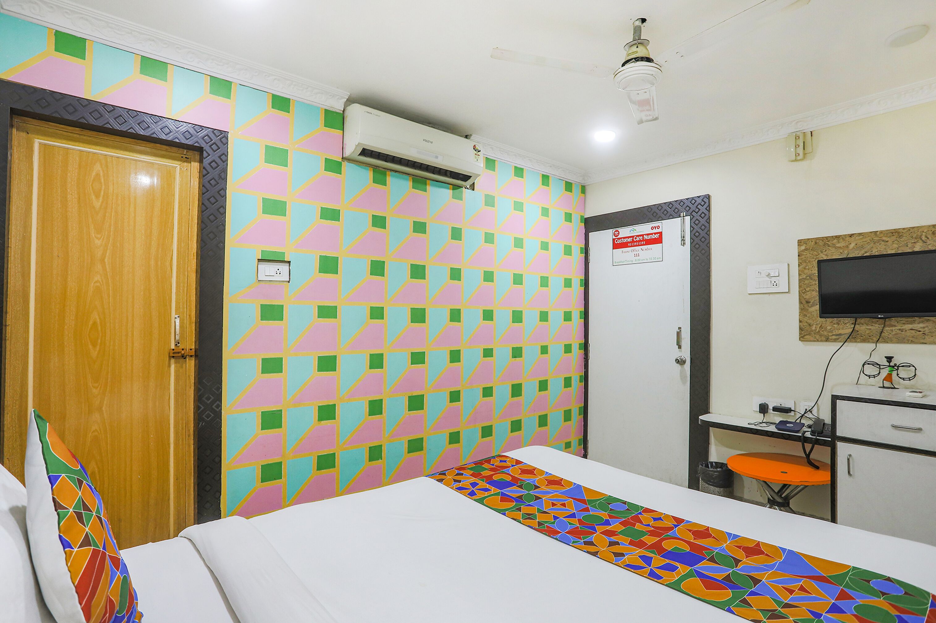 egyptian cotton sheets, premium bedding, in-room safe, free wifi