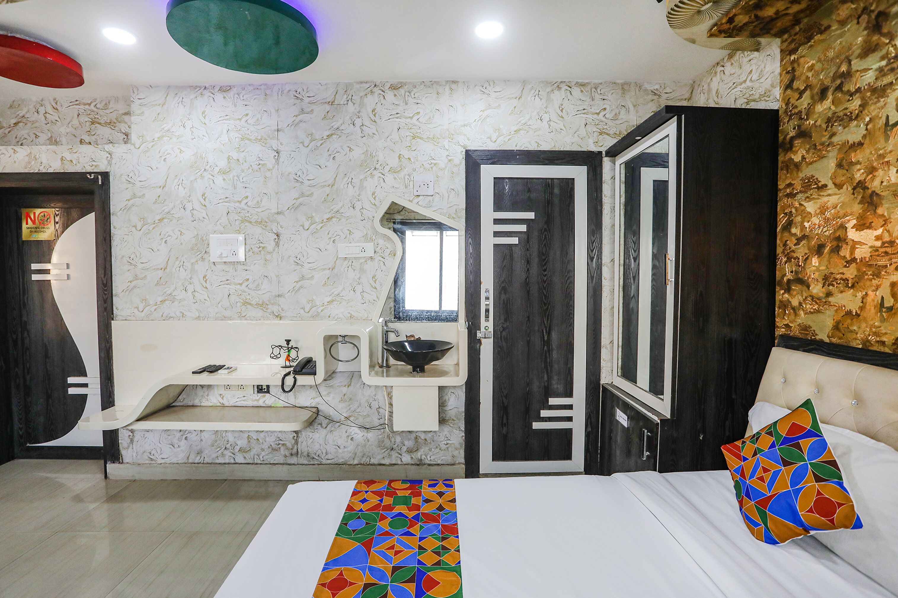 egyptian cotton sheets, premium bedding, in-room safe, free wifi