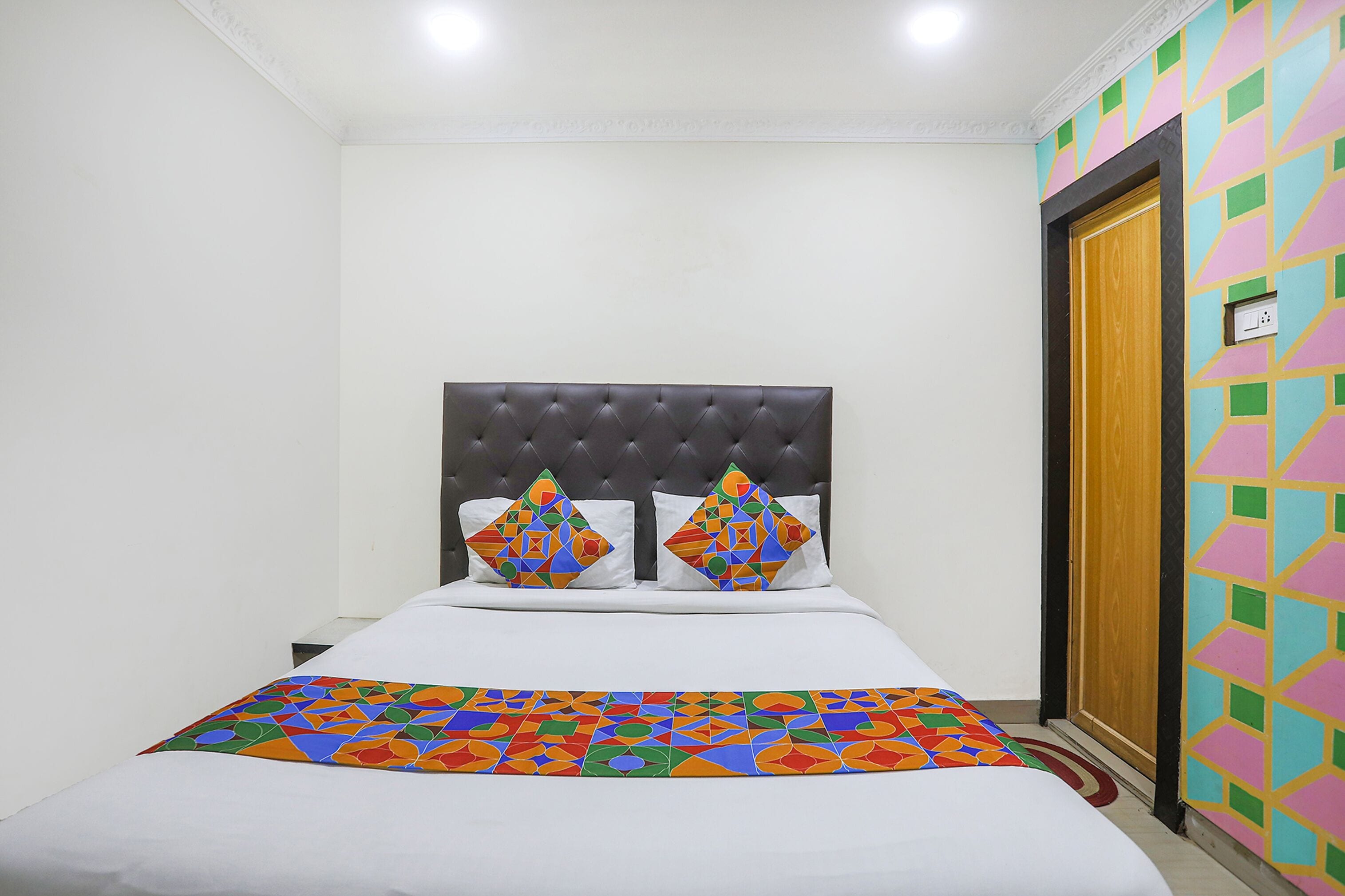 deluxe room | egyptian cotton sheets, premium bedding, in-room safe, free wifi