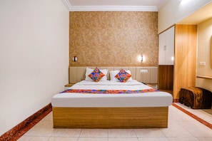 Egyptian cotton sheets, premium bedding, in-room safe, free WiFi - Fabhotel Heritage Palace (Chhatrapati Sambhajinagar)