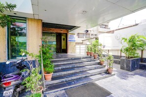 Property entrance - Fabhotel Heritage Palace (Chhatrapati Sambhajinagar)
