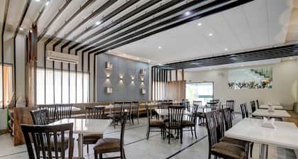 Fabhotel Heritage Palace