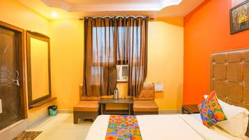 Egyptian cotton sheets, premium bedding, in-room safe, free WiFi
