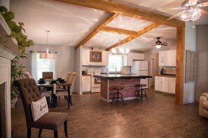 Fridge, microwave, oven, stovetop - Countryside Living with a great outdoor space! (Guntersville)