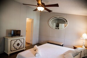 3 bedrooms, iron/ironing board, WiFi, bed sheets - Countryside Living with a great outdoor space! (Guntersville)