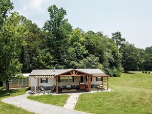 Exterior - Countryside Living with a great outdoor space! (Guntersville)