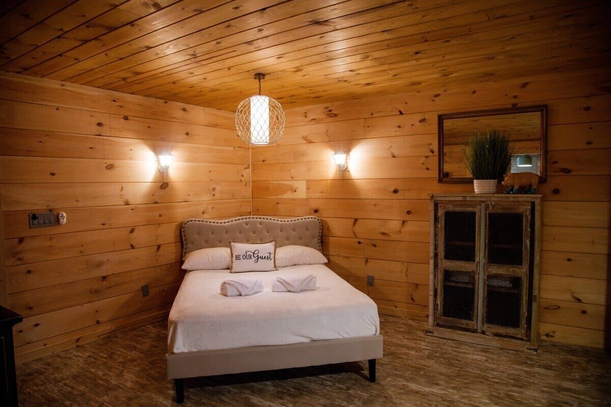 4 chambres, bureau, fer et planche à repasser, lit parapluie