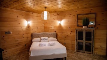 4 chambres, bureau, fer et planche à repasser, lit parapluie