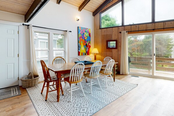 Dining - Town of Dewey Beach --- 6 Jersey Street | Ocean-block house in Dewey Beach (Dewey Beach)