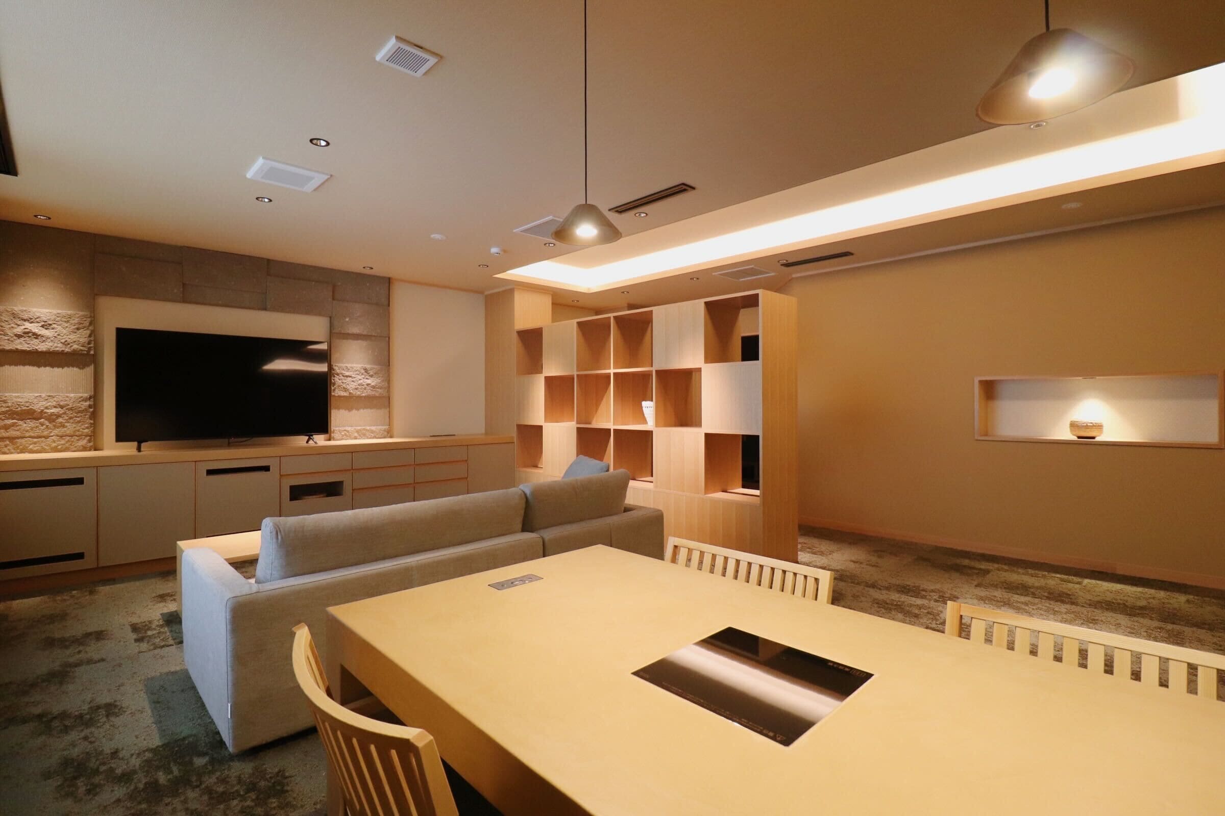 Luxury Suite 101, meals delivered to guest room's private door (Self-service), Non Smoking | Living area