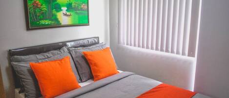 1 chambre, fer et planche à repasser, accès Internet