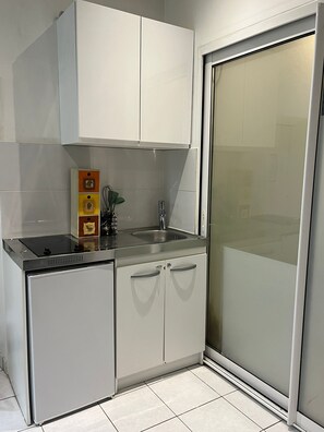 Microwave, stovetop, coffee/tea maker, cookware/dishes/utensils