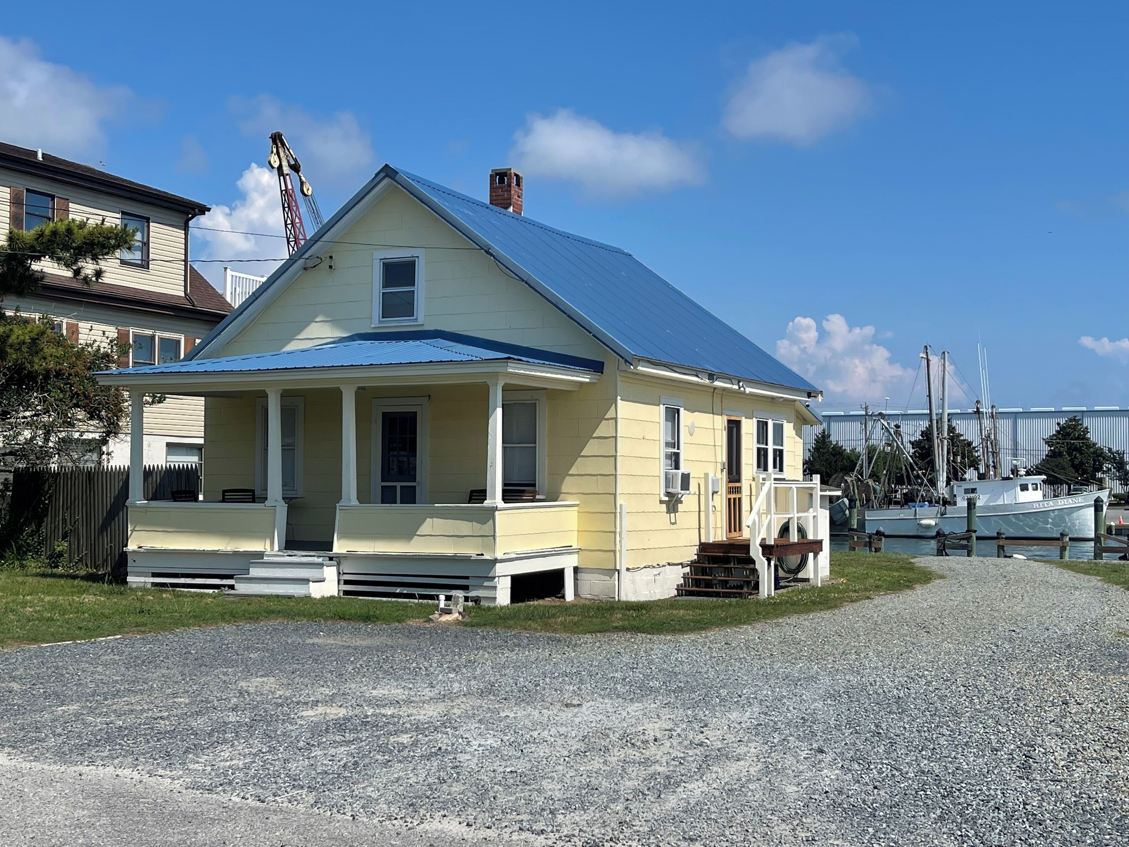Walk to the Marinas & all the fun stuff! Cottage from the movie Ping Pong Summer