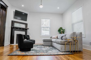 电视、壁炉、办公室