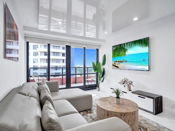 Smart TV - High Floor -Miami Beach Pool, Beach Service-1219 (Miami Beach)