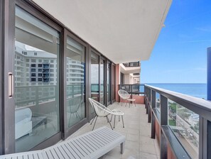 Property grounds - High Floor -Miami Beach Pool, Beach Service-1219 (Miami Beach)