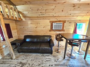 Living area - Cozy cabin 8 minutes from Ark Encounter!! (Dry Ridge)