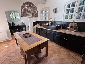 Fridge, microwave, dishwasher, toaster - View of the Bay of St Tropez Private swimming pool 8 people (LES ISSAMBRES)