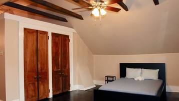 2 bedrooms, desk, iron/ironing board, WiFi (free)