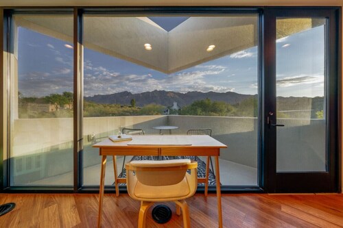 Pool & Hot Tub / Mountain Views / GH / 3 BR 2 BA