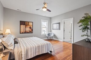 3 bedrooms, desk, iron/ironing board, free WiFi - Spacious, Vibrant Home `n Central Richmond, VA! (Richmond)