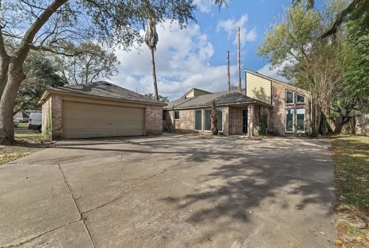 Photo 15 of Very surbanan area close to downtown eqiuppe with pool washer/dryer fast booking