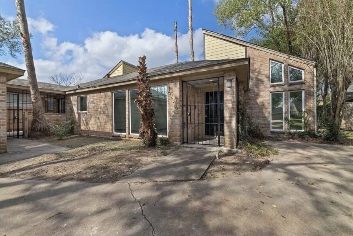 Photo 12 of Very surbanan area close to downtown eqiuppe with pool washer/dryer fast booking