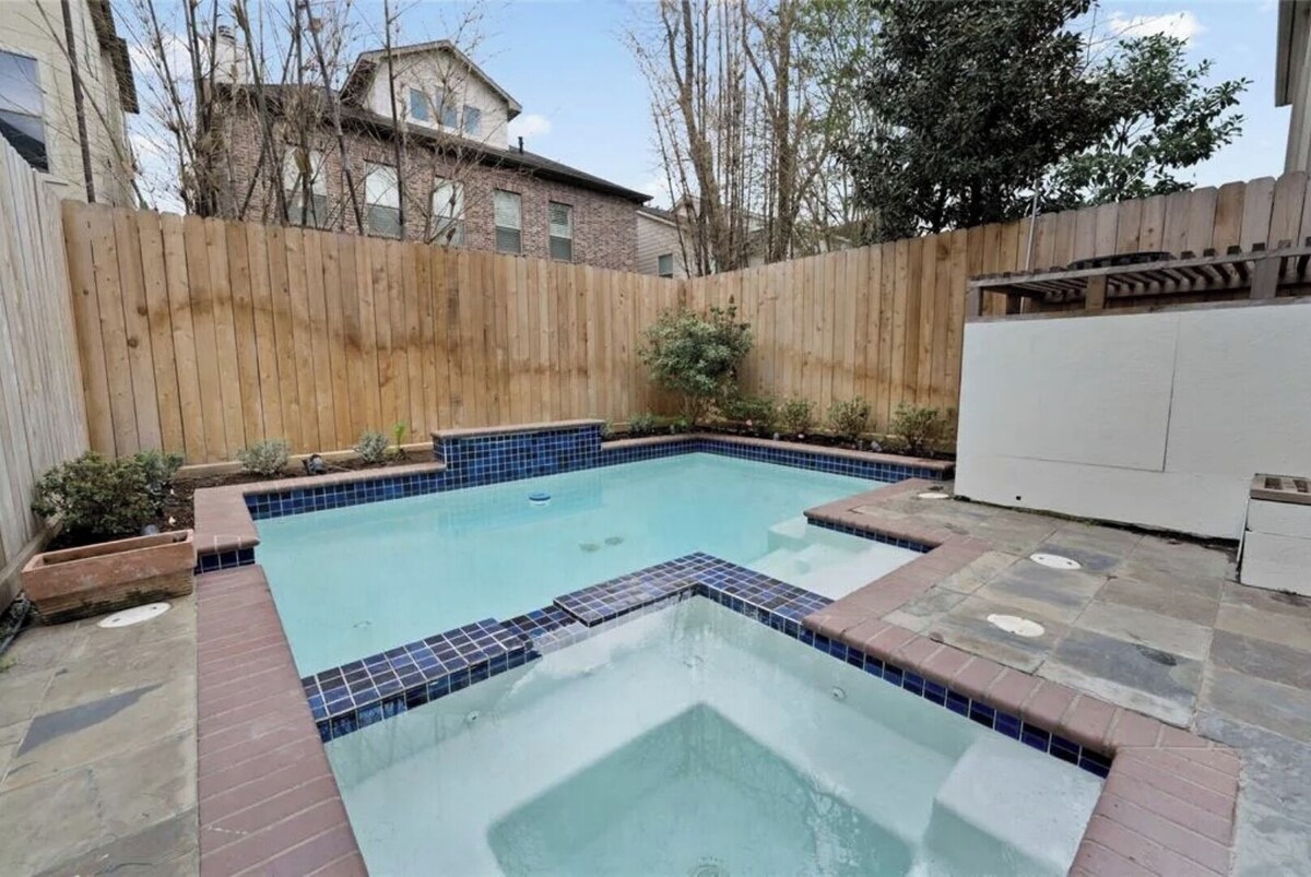 Photo 10 of Very surbanan area close to downtown eqiuppe with pool washer/dryer fast booking