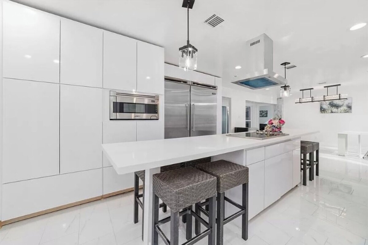 Photo 4 of Very surbanan area close to downtown eqiuppe with pool washer/dryer fast booking