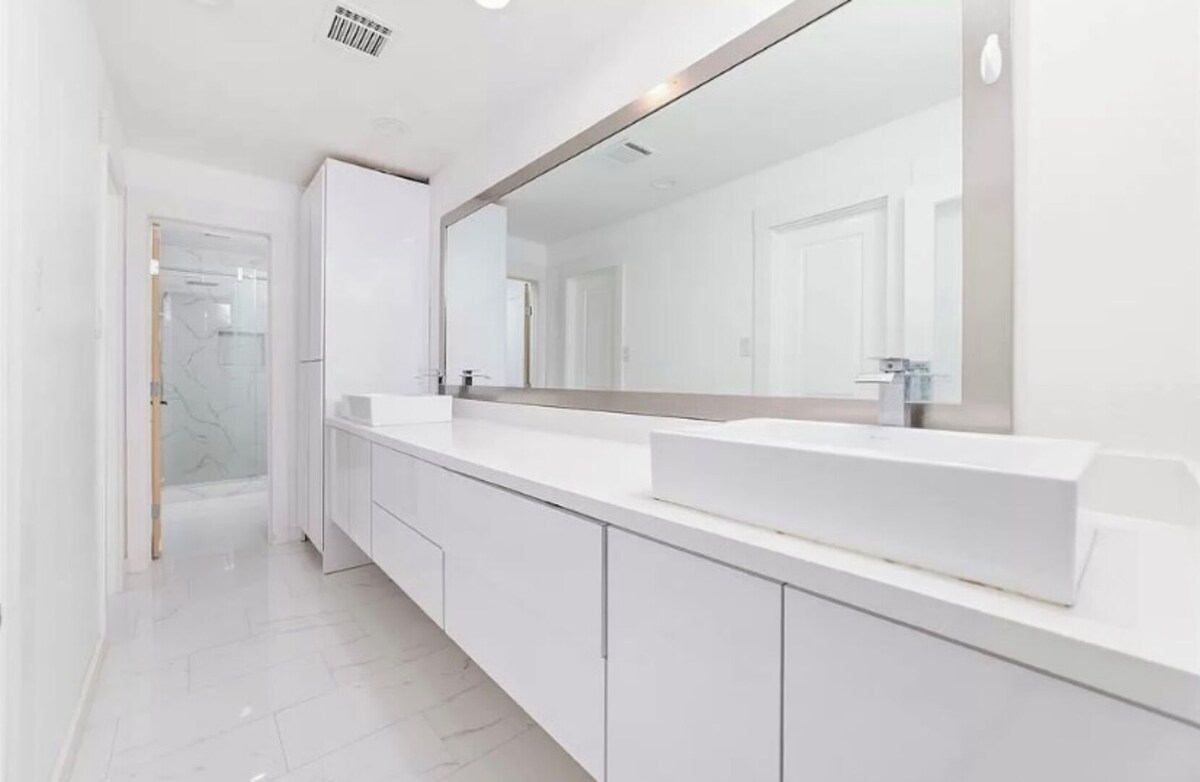 Photo 6 of Very surbanan area close to downtown eqiuppe with pool washer/dryer fast booking
